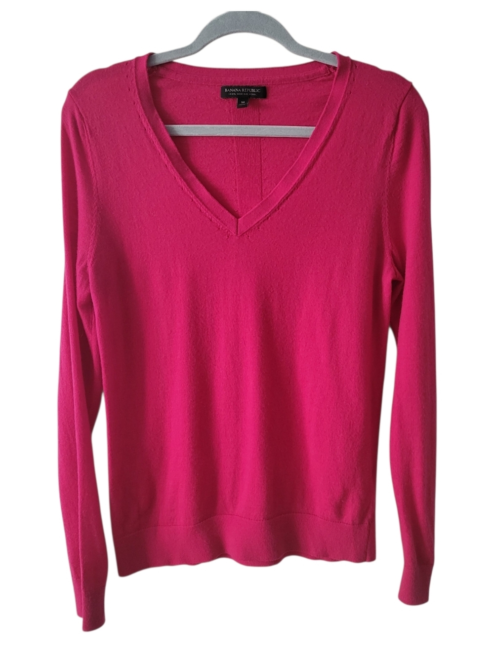 Banana Republic Raspberry Pink Merino Wool V-neck Sweater Size Medium